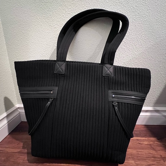 *Last One* New w/tags Nine West Large Tote - Picture 8 of 10